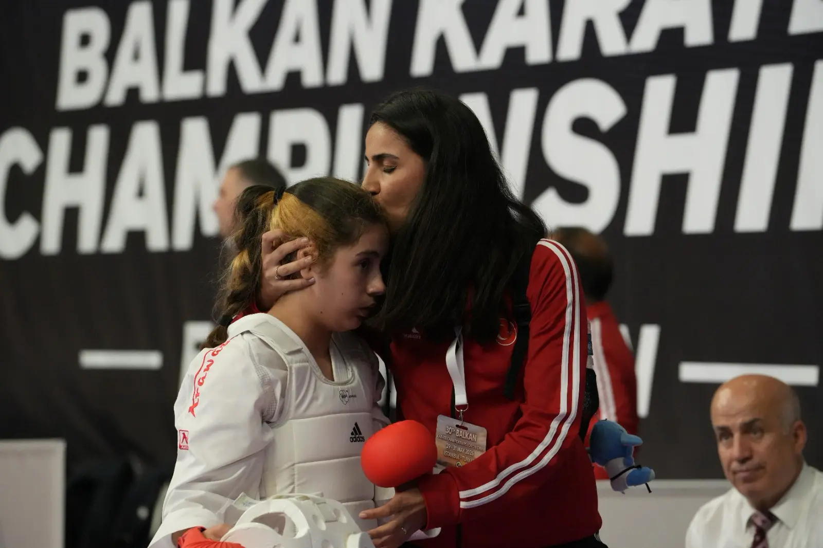 Çimen Aydın’ın Miray Nur Toklu’ya maç sırasında desteği