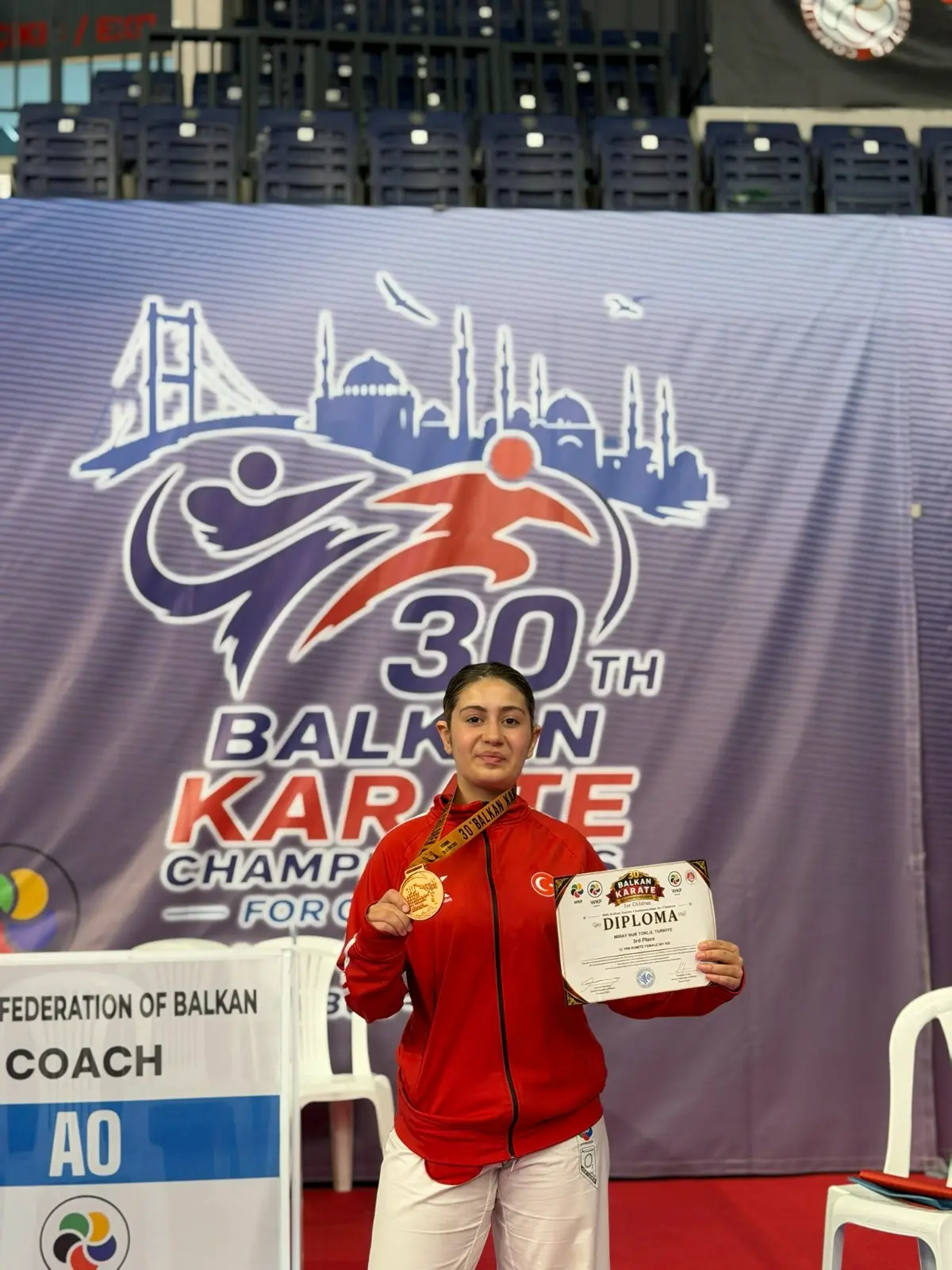 Miray Nur Toklu Balkan 3.’lüğü madalya ve diploma