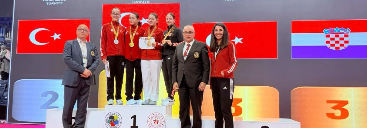Miray Nur Toklu Balkan Karate Şampiyonası’nda üçüncülük kürsüsünde