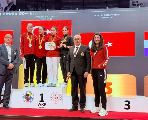Miray Nur Toklu Balkan Karate Şampiyonası’nda üçüncülük kürsüsünde